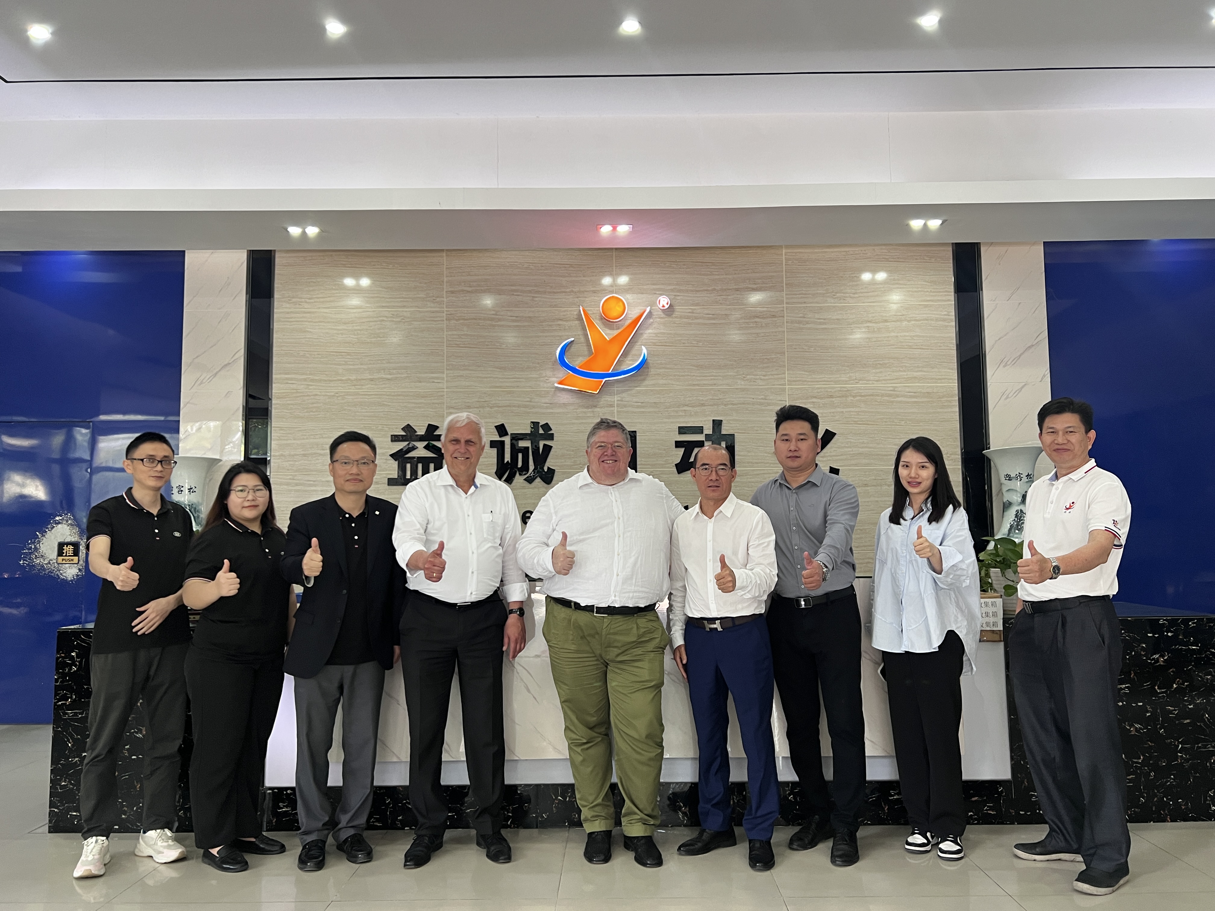 熱烈歡迎擁有150多年歷史企業(yè)BJB（百寶明照明）高層團隊來我司參觀交流！